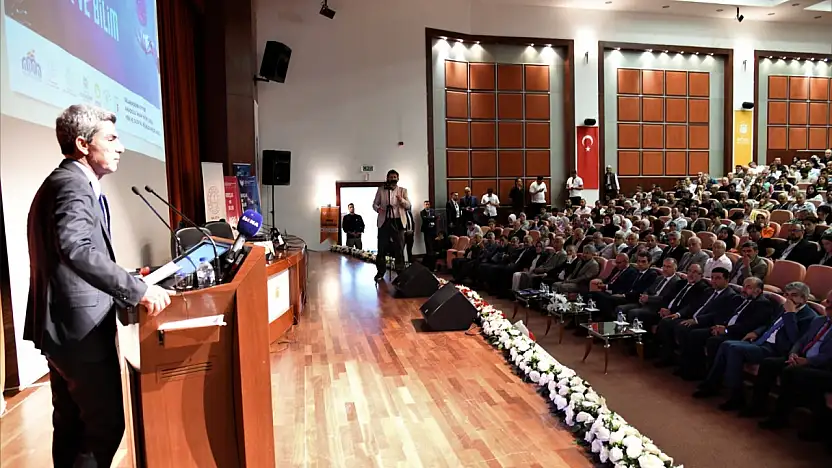 Malatya'da Uluslararası Bir Bilim Buluşması: '3. Uluslararası İmam Hatip Öğrencileri Sempozyumu' Başladı