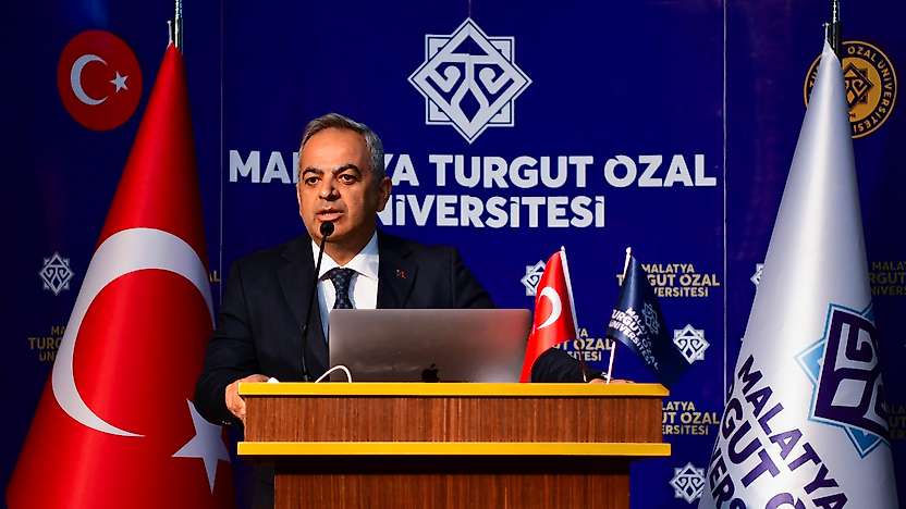 Malatya'da Yaşlılık ve Yalnızlık Masaya Yatırıldı: 'Kriz Kapımızda Değil, İçimizde'