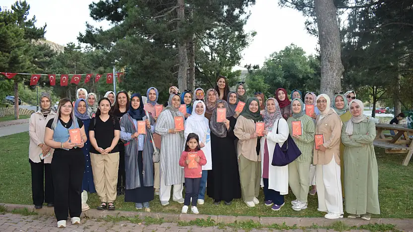 Malatya Kent Konseyi Şairler ve Yazarlar Çalışma Grubu Kitap Tahlili Programlarına Hız Kesmeden Devam Ediyor.