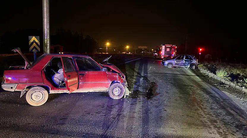 Malatya–Sivas Karayolu'nda İki Araç Çarpıştı: 4 Yaralı