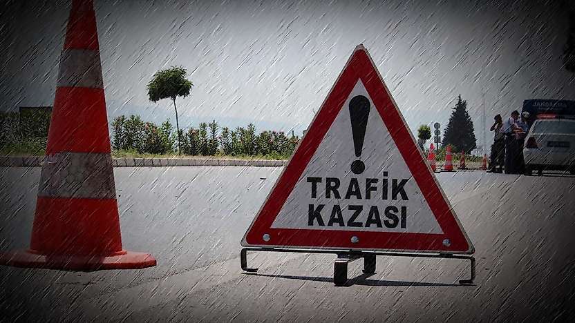 Manisa'da yolcu otobüsü kaza yaptı: 18 yaralı