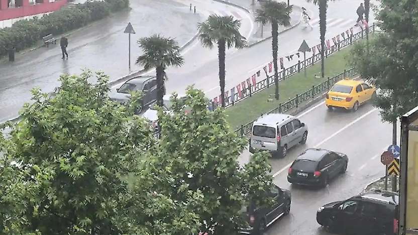 Meteoroloji'den kuvvetli yağış uyarısı: 4 il için alarm