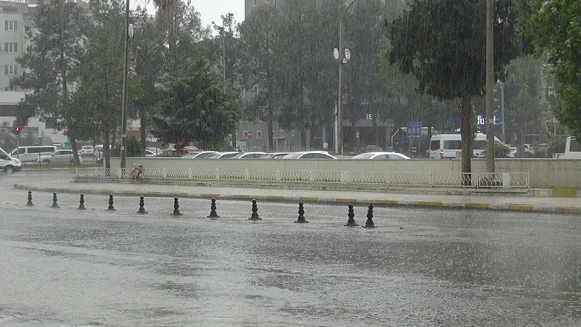 Meteoroloji'den Yeni Uyarı: Batı ve İç Kesimlerde Sağanak Yağış Bekleniyor