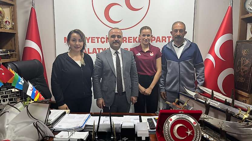 Milli Boksör Hatice Akbaş'tan Başkan Şengönül'e Ziyaret