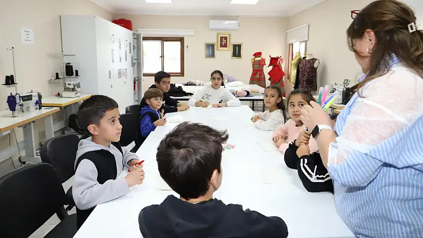 Minikler Ara Tatilde Yüzme, Sanat ve Sinema ile Eğlendi