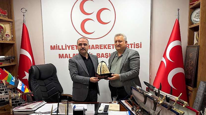 Özpolat'tan Şengönül'e Kırgızistan'dan Anlamlı Ak Kalpak Hediyesi