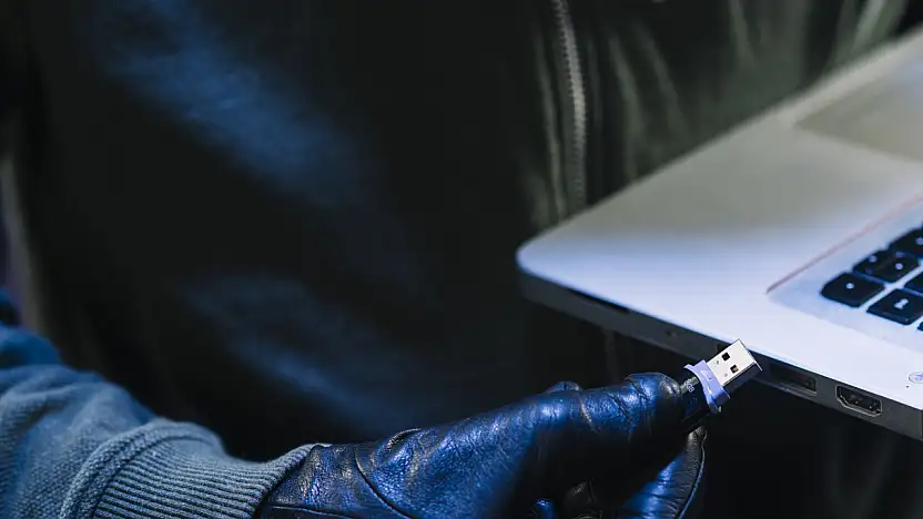 Pegasus ve Casus Yazılımlar: Hedef Sadece Suçlular Değil, Gazeteciler ve Aktivistler de İzleniyor