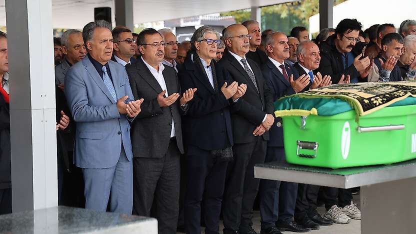 Prof. Dr. Ramazan Özdemir'in Acı Günü! Ağabeyi Toprağa Verildi