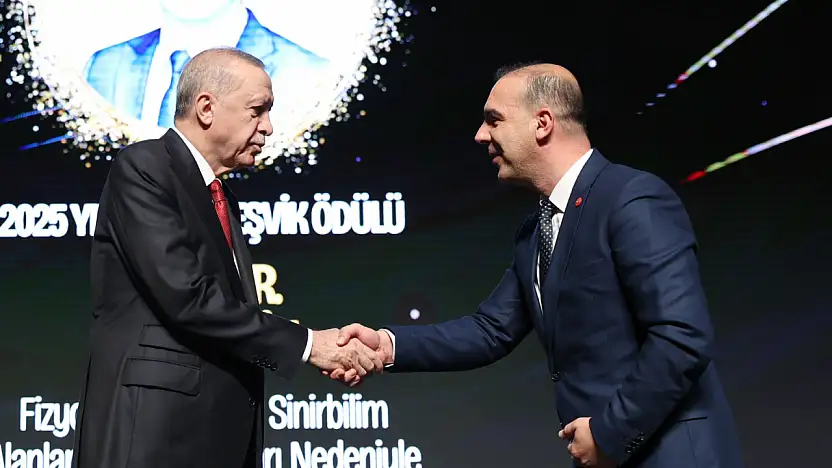 Prof. Dr. Suat Tekin, Cumhurbaşkanından ödül aldı