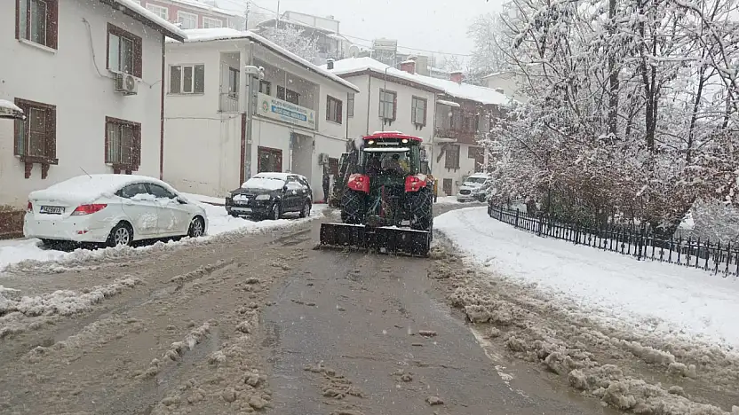 Pütürge'de Ekipler Karla Mücadelede Teyakkuza Geçti