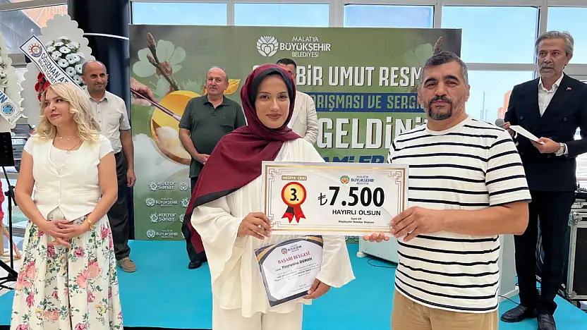 'Sarı Bir Umut Resmet' adlı resim yarışmasında dereceye girenlere ödülleri verildi.