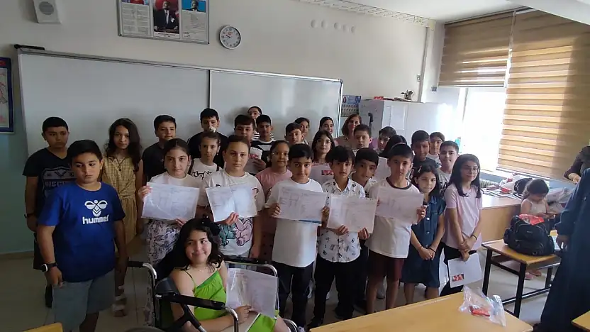 Sınıf Öğretmeni Atmaca, 'Bu yıl bizim için çok zor olan öğrencilerimden ve sizlerden ayrılmak olacak'