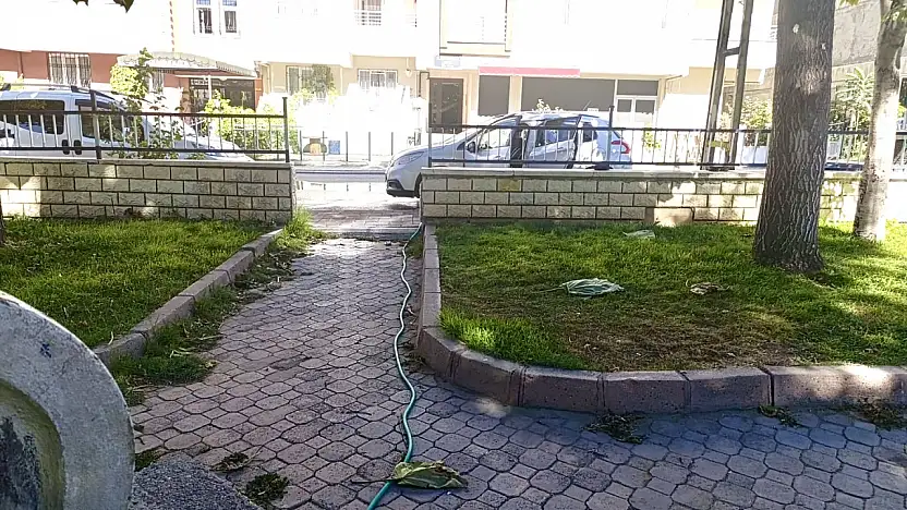 Su Kısıtlamaları Sürüyor: Park Çeşmelerine Hortumla Araç Yıkama Tepki Topladı