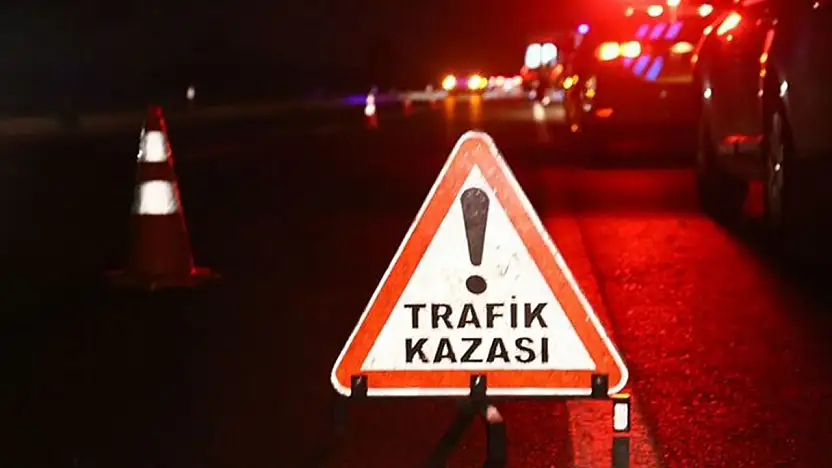 Tır şarampole devrildi: 2 ölü