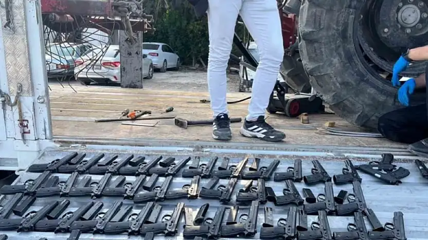 Tırda gizlenmiş 420 adet tabanca ele geçirildi
