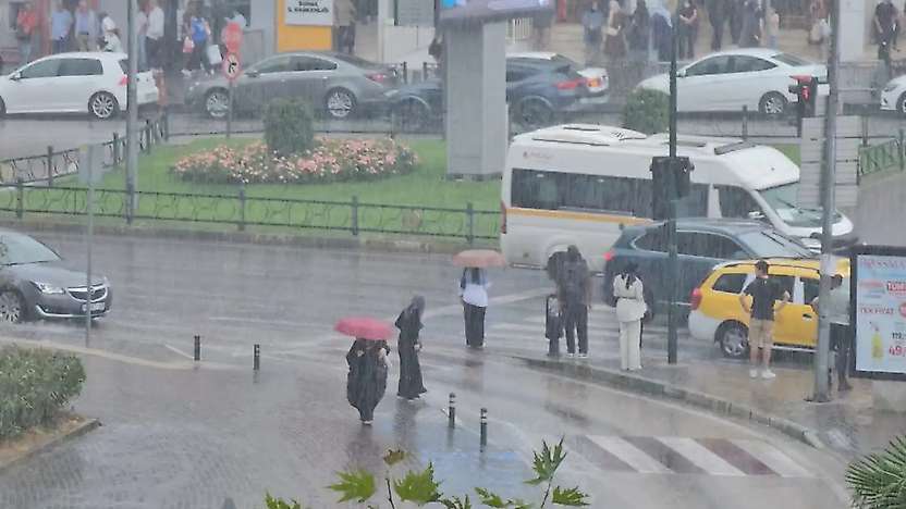 Türkiye'de Kuvvetli Yağış Alarmı! 3 İl İçin Turuncu Kod