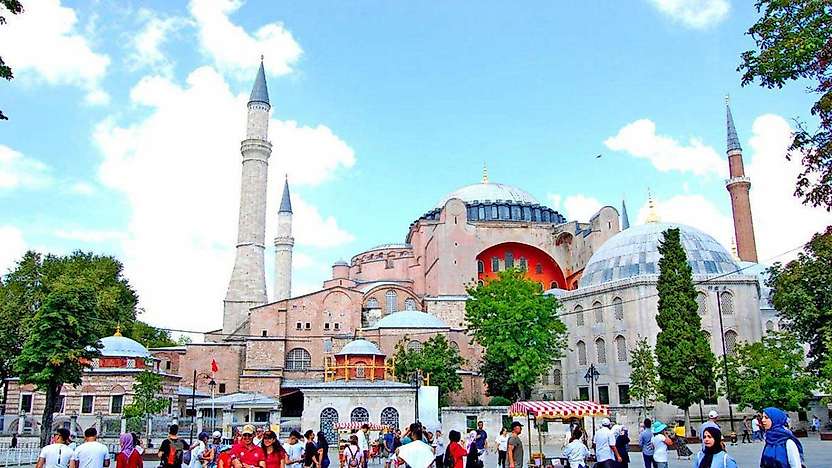 Türkiye turizmden üçüncü çeyrekte 25,5 milyar dolar gelir elde etti