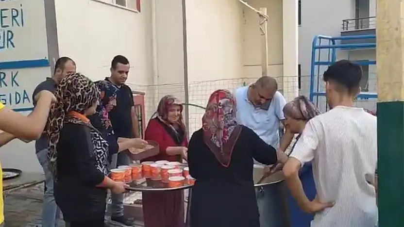Üç Yıl Sonra Açılacak Okul İçin Bin Kişiye Aşure Dağıtıldı