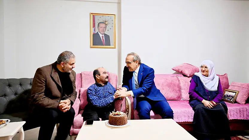 Vali Seddar Yavuz'dan Engelli Vatandaş Abdullah Muhan'a Anlamlı Doğum Günü Sürprizi