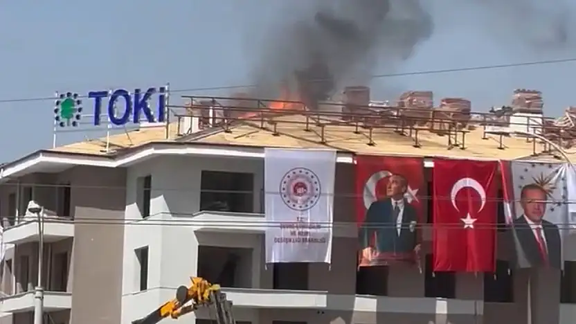 Yapımı Devam Eden TOKİ Konutunda Çatı Yangını