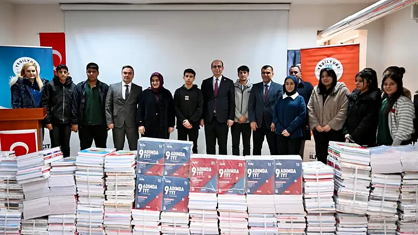 Yeşilyurt Belediyesi'nden Eğitime Büyük Destek: 1.135 TYT–AYT Kitabı Öğrencilerle Buluştu