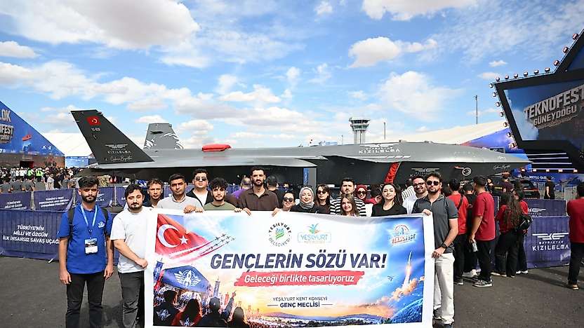 Yeşilyurt Belediyesi'nden Gençlere TEKNOFEST Gezisi
