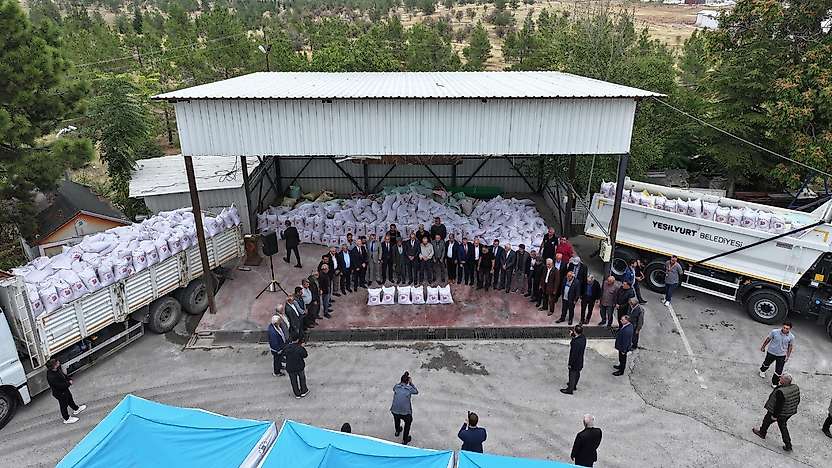 Yeşilyurt Belediyesi'nden Üreticilere 60 Ton Arpa Desteği!