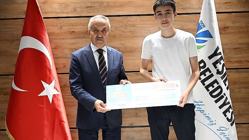 Yeşilyurt Belediyesi'nden YKS'de Dereceye Giren 31 Öğrenciye Başarı Ödülü