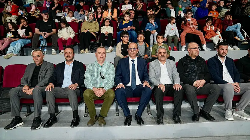 Yeşilyurt Belediyesinin Kültürel Etkinliğinde Merkez Spor Salonu Tamamen Doldu