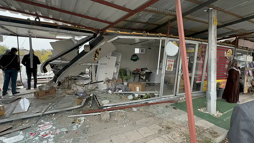 Yeşilyurt'ta Mucize Kurtuluş: Kadın Esnaf Saniyelerle Ölümden Döndü