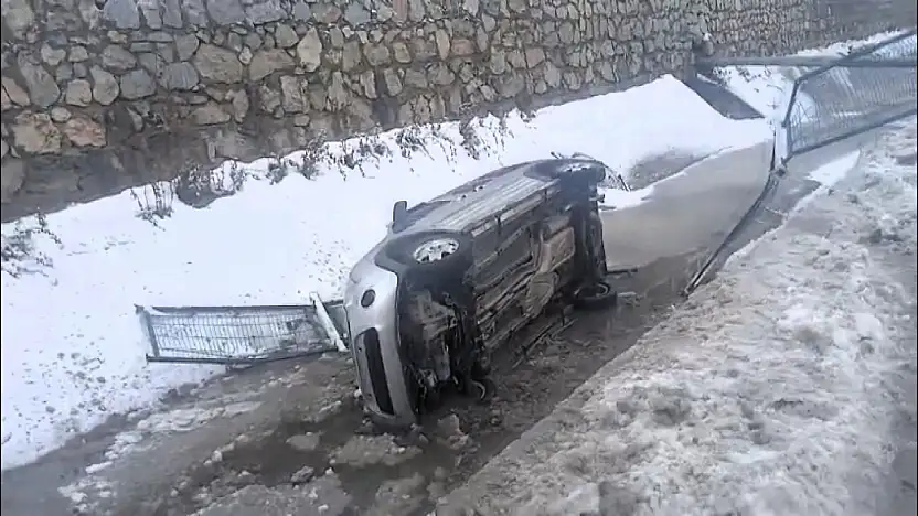 Yeşilyurt'ta Otomobil Sulama Kanalına Uçtu: Yaralanan Yok