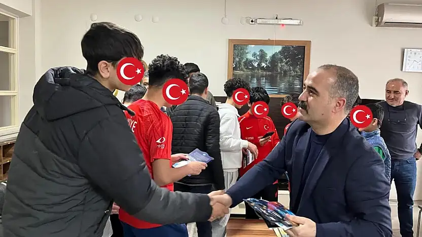 Yetiştirme Yurdunda Kalan Gençlere Ülkü Ocakları'ndan Moral Ziyareti