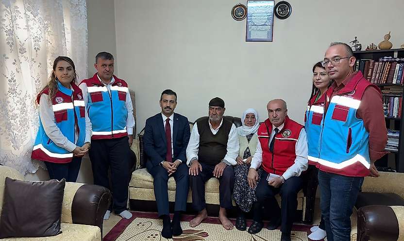 1 Ekim Dünya Yaşlılar Günü'nde 3 Yaşlıya Doğum Günü Sürprizi