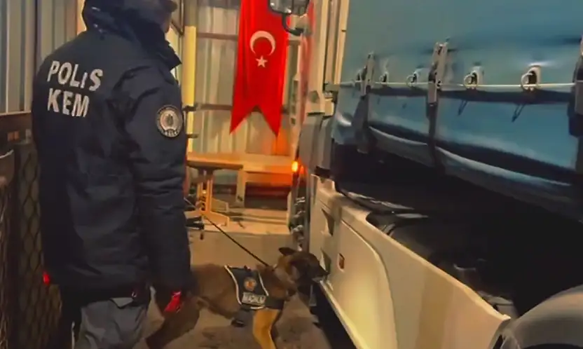 2 ilde uyuşturucu operasyonları: 447kilo madde ele geçirildi