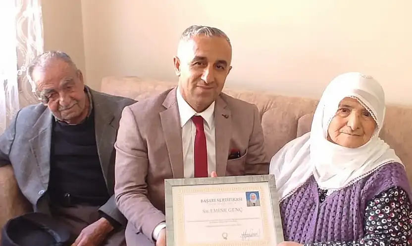 88 Yaşında Okuma Yazma Öğrendi: Emine Genç'ten Azim Dolu Hikâye