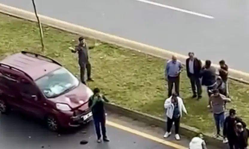 Alper Tunga Caddesi'nde Trafik Kazası: Yaya Hayat Mücadelesi Veriyor