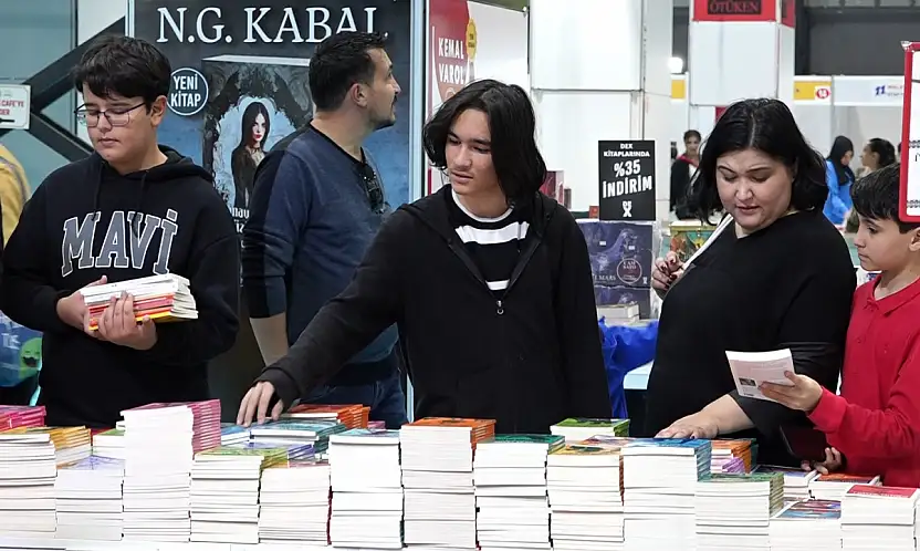Anadolu'nun Kalbi Malatya'da Atıyor: Kitap Fuarı Devam Ediyor