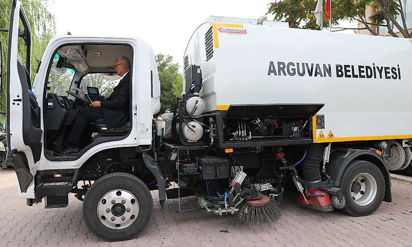 Arguvan Belediyesi araç filosunu güçlendirmeye devam ediyor