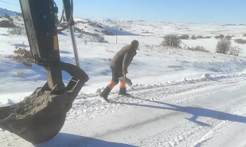 Arguvan'da karla mücadele günlerdir devam ediyor