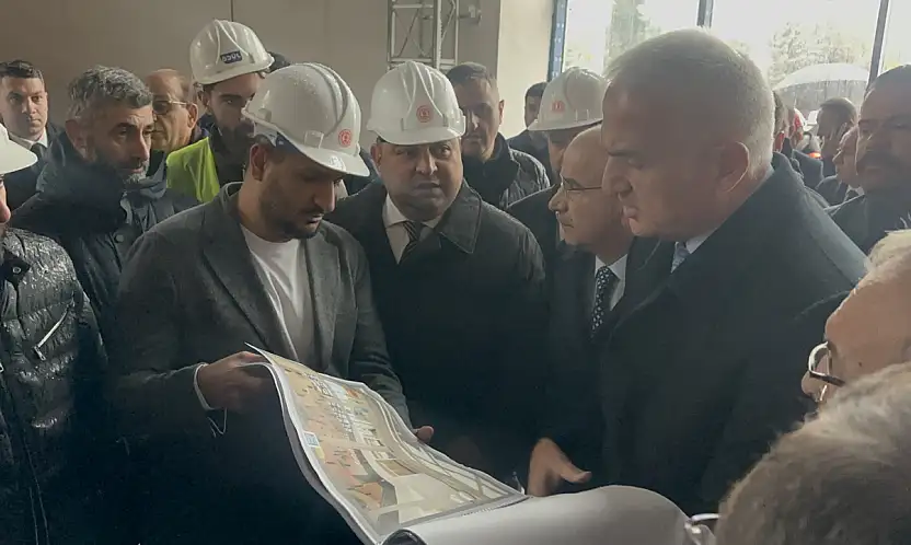 Bakan Ersoy, Malatya'daki Sabancı Kültür Merkezi İnşaatını İnceledi