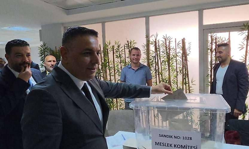 Başkan Sadıkoğlu, oyunu kullandı