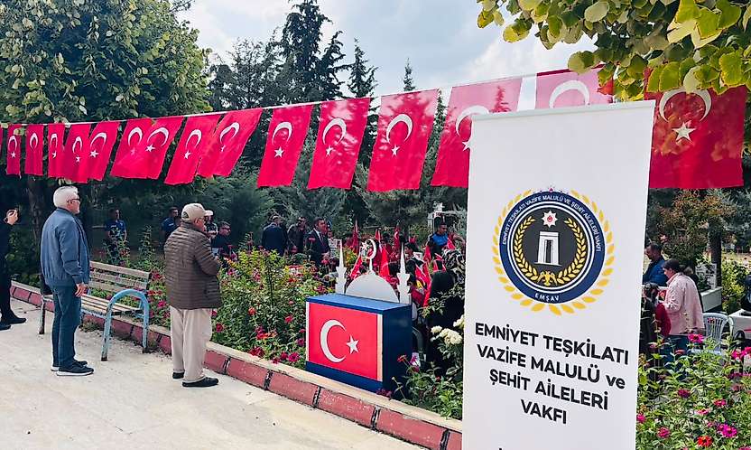 Başkan SELAĞZI Geleceğimizin Teminatı Öğrencilerimizi Şehitlikte Buluşturdu