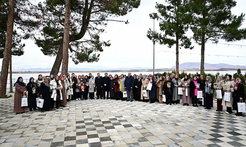 Başkan Taşkın Ak Parti Kadın Kolları Mahalle Başkanları Toplantısına Katıldı
