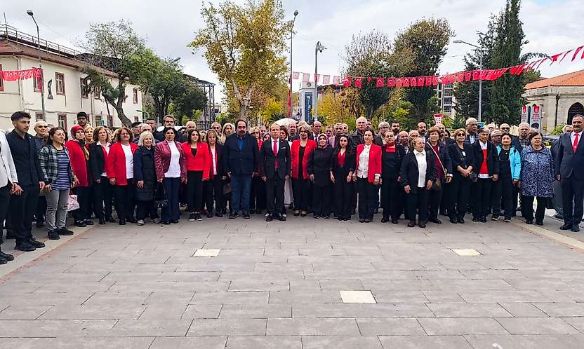 Basri İlhan'dan 29 Ekim'de Atatürk Anıtı'na Çelenk