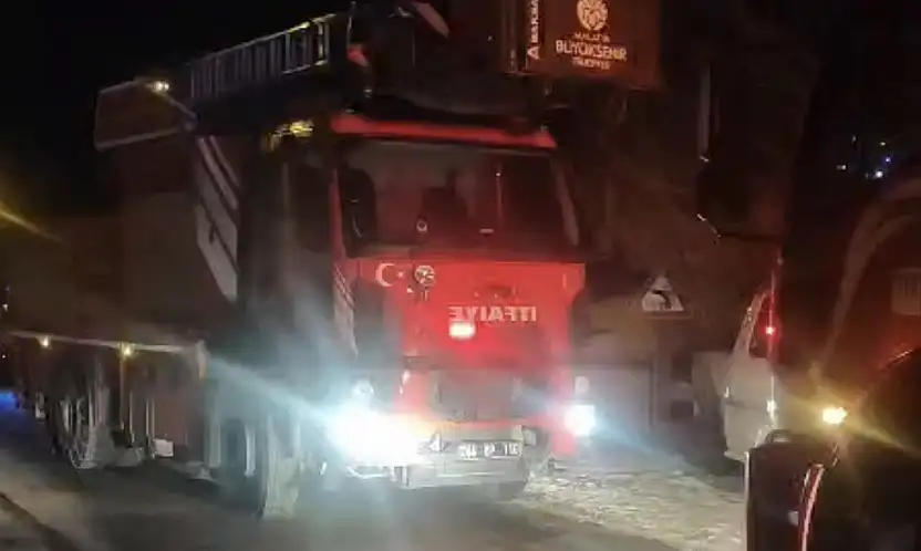 Battalgazi'de Gece Yarısı Yangın Paniği: Yalnız Yaşayan Kadın Kurtarıldı