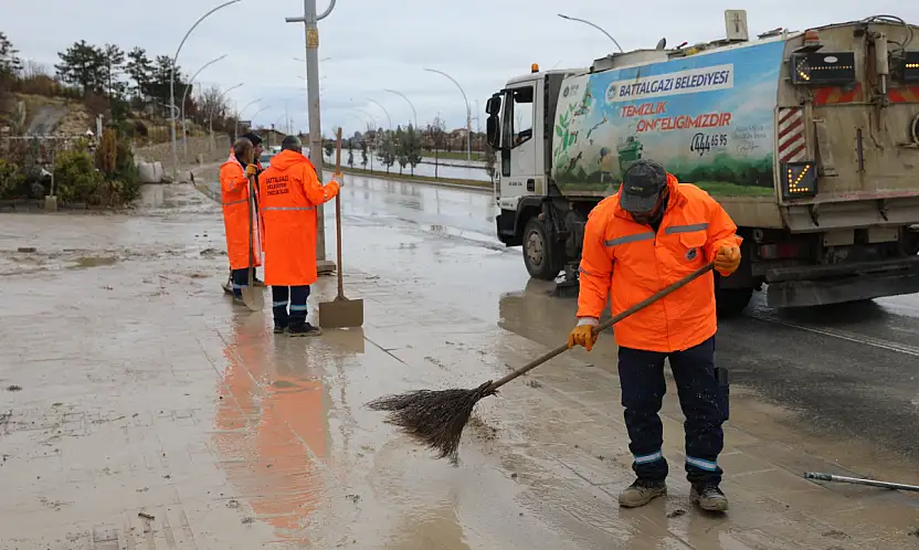 Battalgazi'de Yağmur Sonrası Seferberlik: Pınarbaşı Göleti Çamurdan Arındırıldı