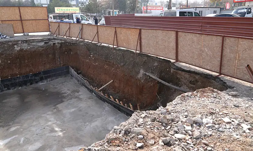 Battalgazi'de Yol Çökmesi: Sivas Caddesi Trafiğe Kapatıldı