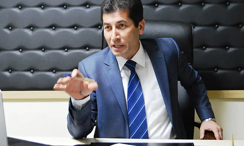 Bayrak İnmeyip O Beden İnmeliydi