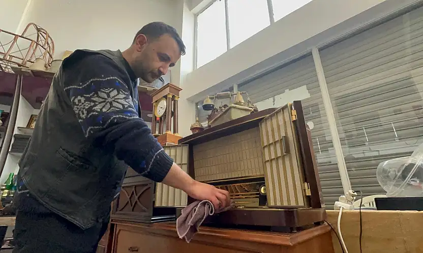 Berber Dükkanındaki Radyo Hayatını Değiştirdi