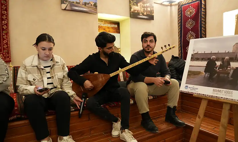 'Bir Kent, Bir Tarih, Bir Kadraj' Fotoğraf Yarışması Sergisi Tahtalı Hamam'da Açıldı